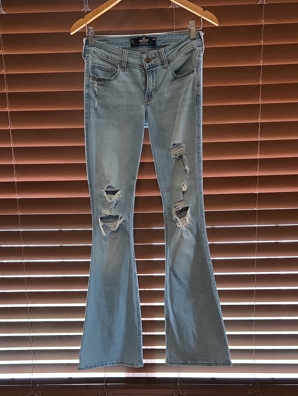 Hollister Distressed Flare Jeans - Low Rise 2L